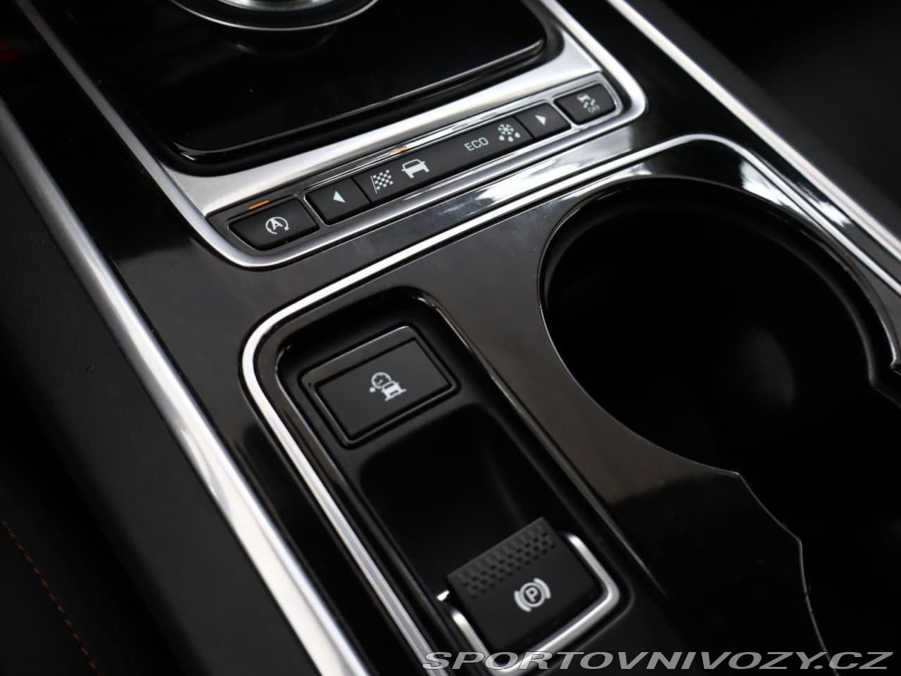 2016 Jaguar XE - 14