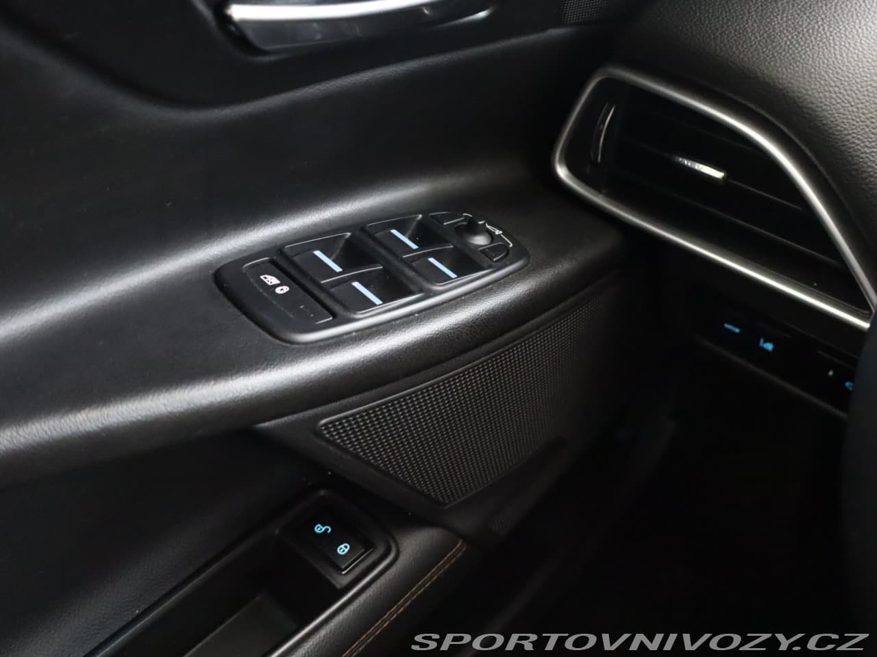 2016 Jaguar XE - 15