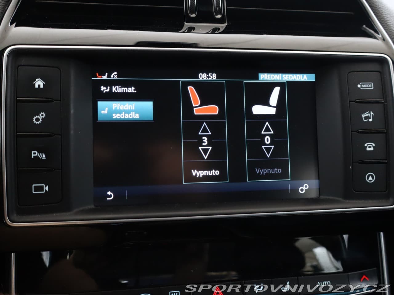 2016 Jaguar XE - 16