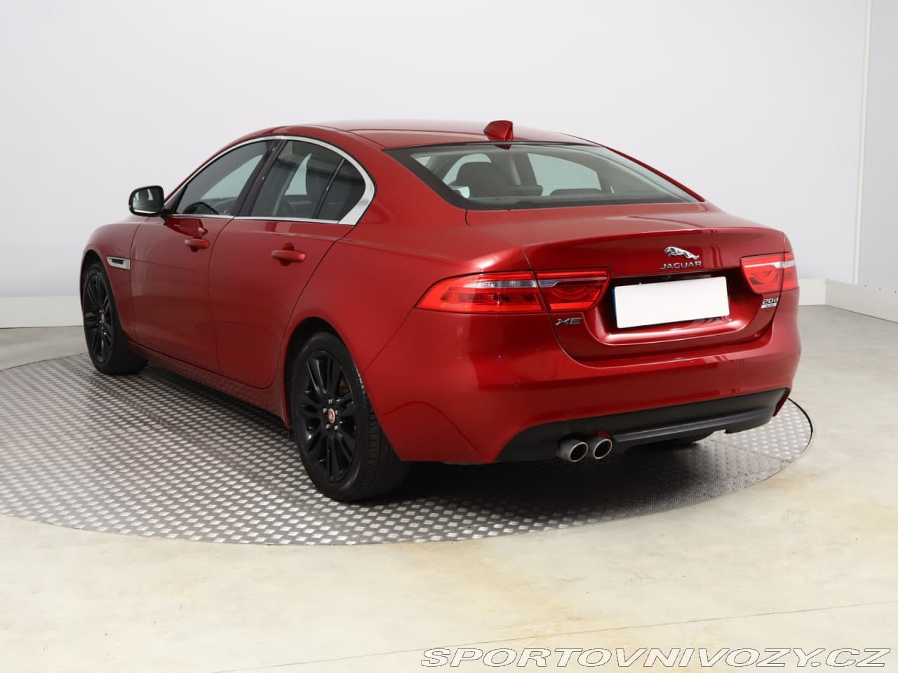 2016 Jaguar XE - 4