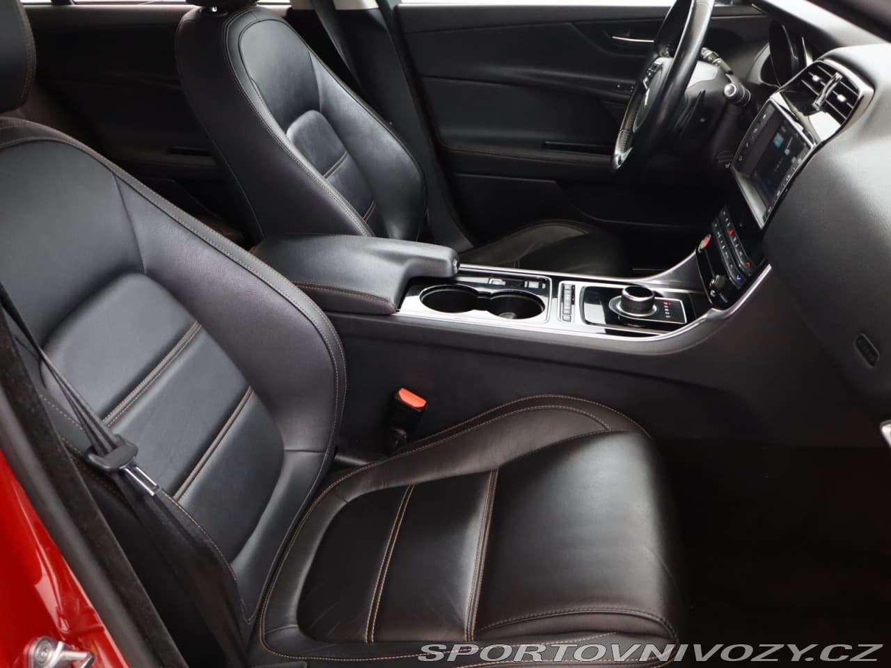 2016 Jaguar XE - 7