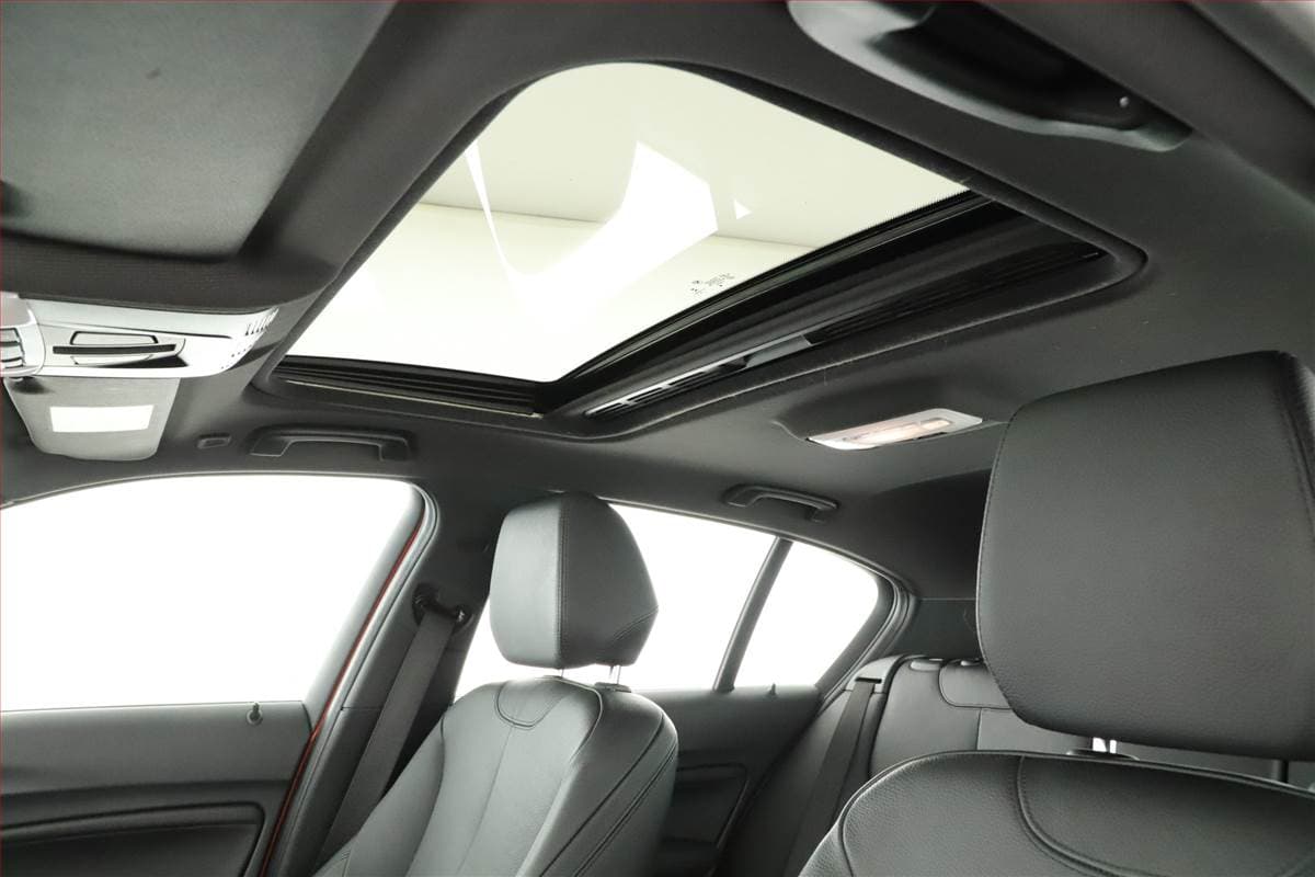 2016 BMW 1-SERIES - 12