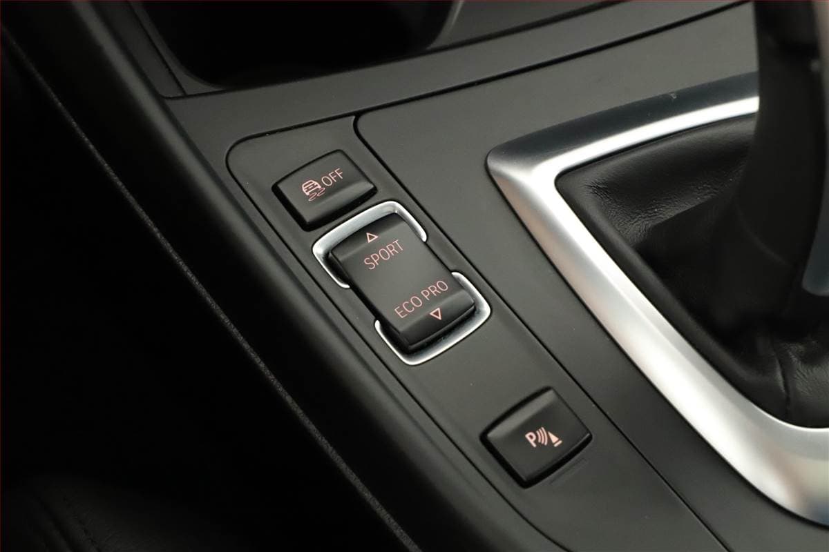 2016 BMW 1-SERIES - 17