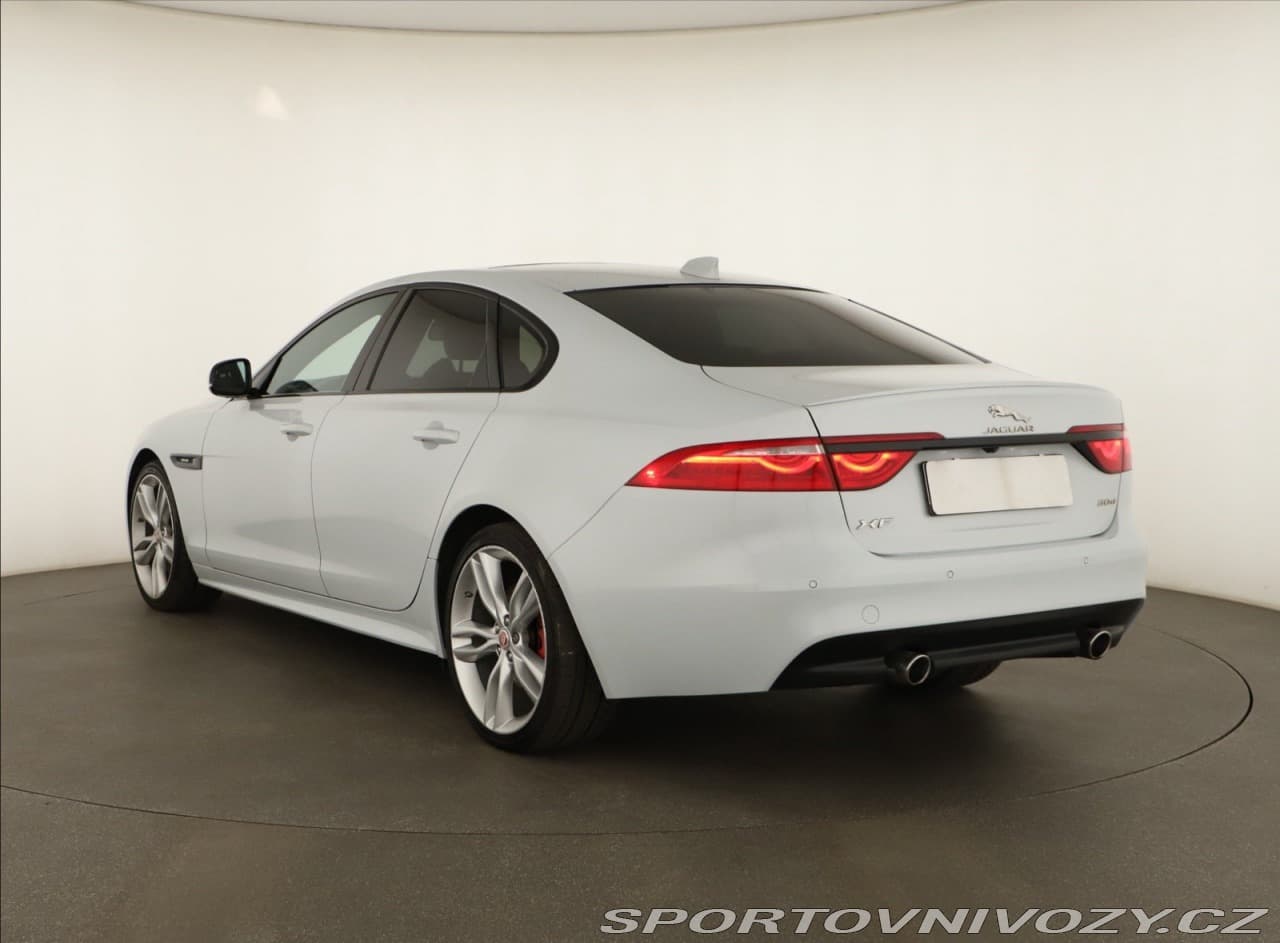 2017 Jaguar XF - 4