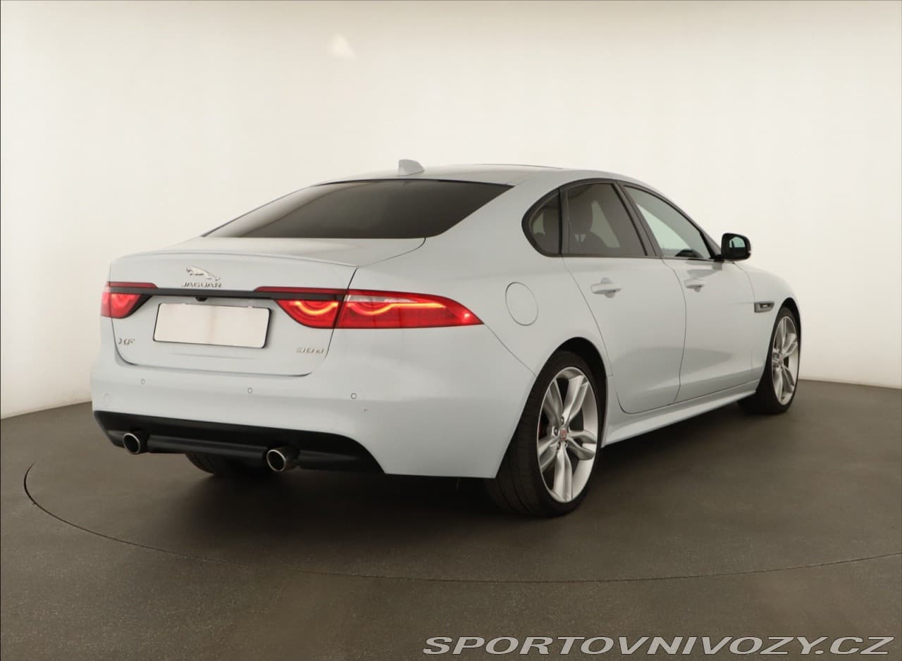 2017 Jaguar XF - 5