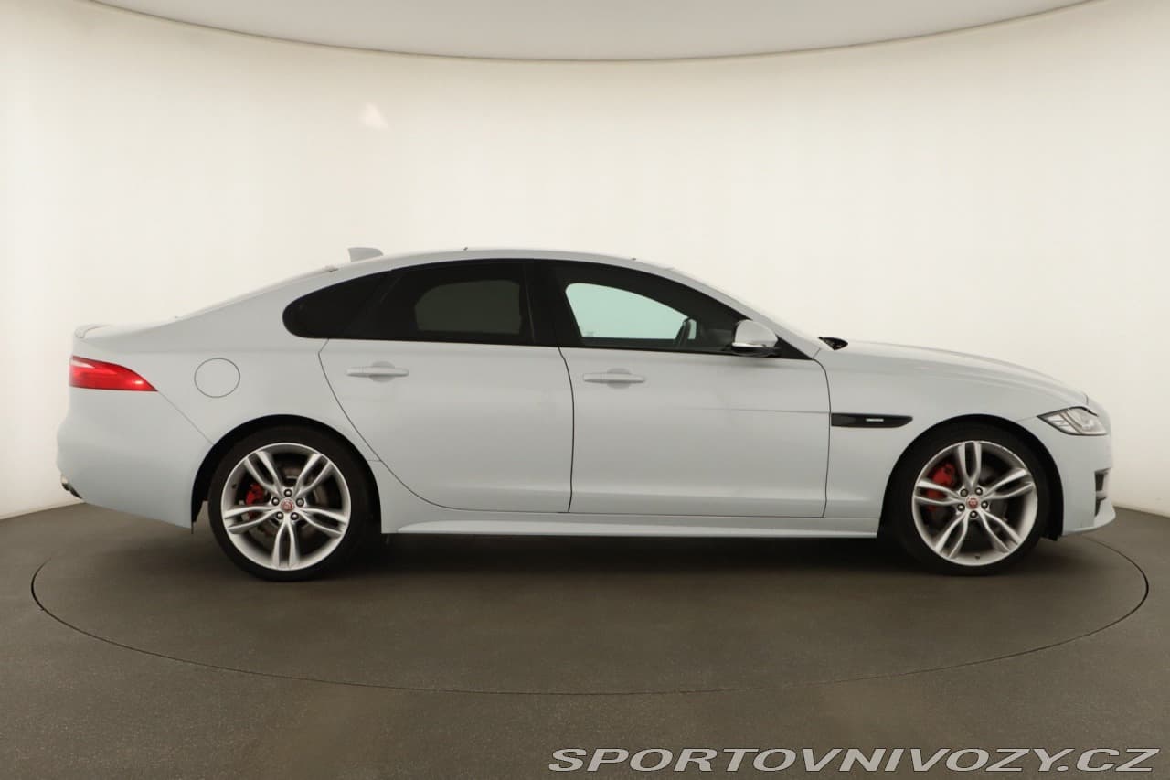 2017 Jaguar XF - 6