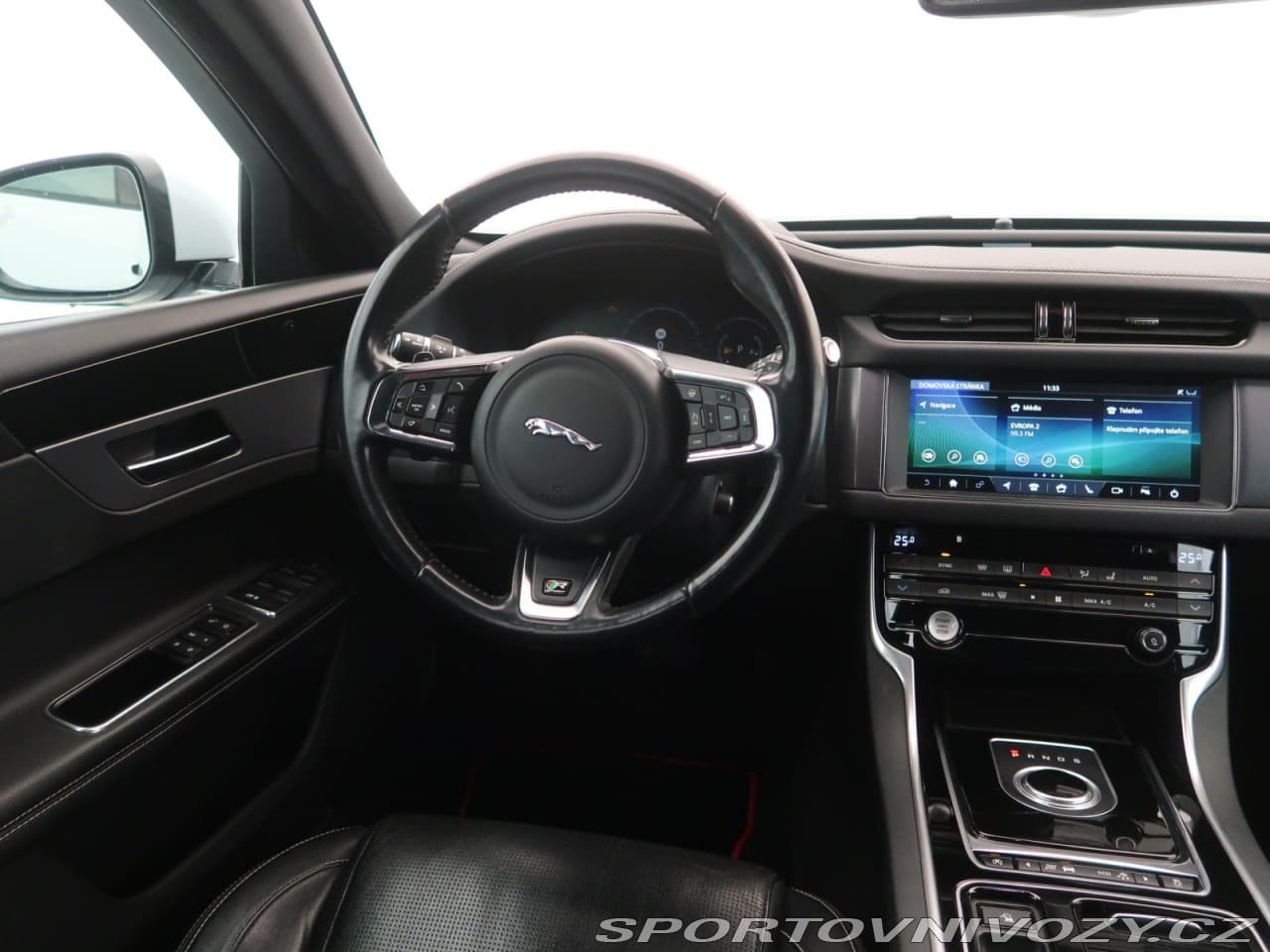 2017 Jaguar XF - 7