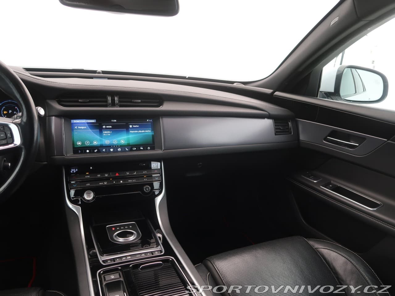 2017 Jaguar XF - 8