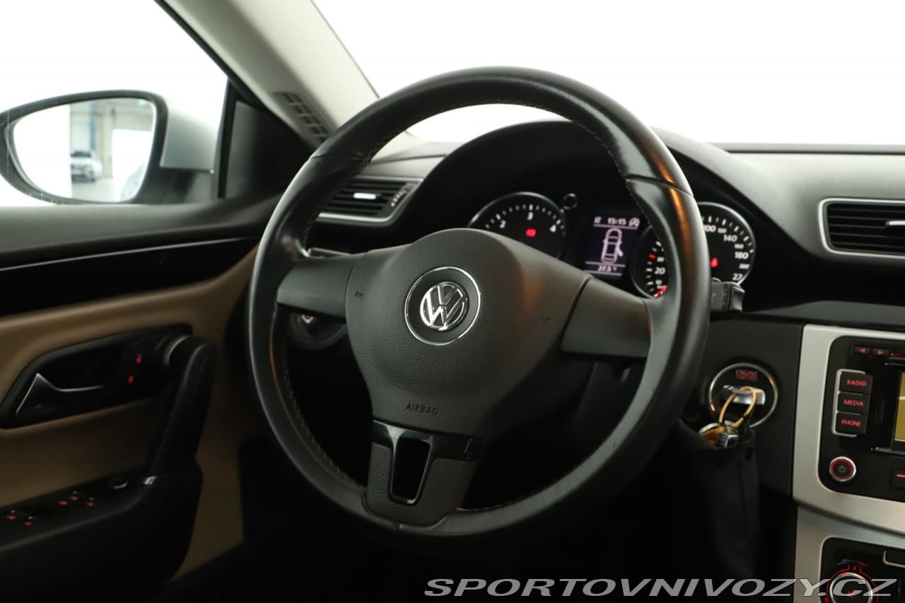 2011 Volkswagen PASSAT CC - 8