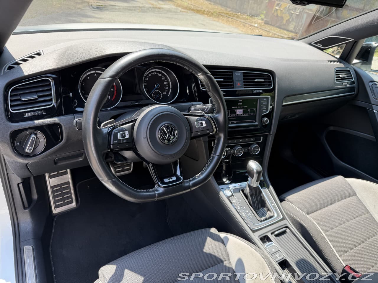 2016 Volkswagen GOLF - 16
