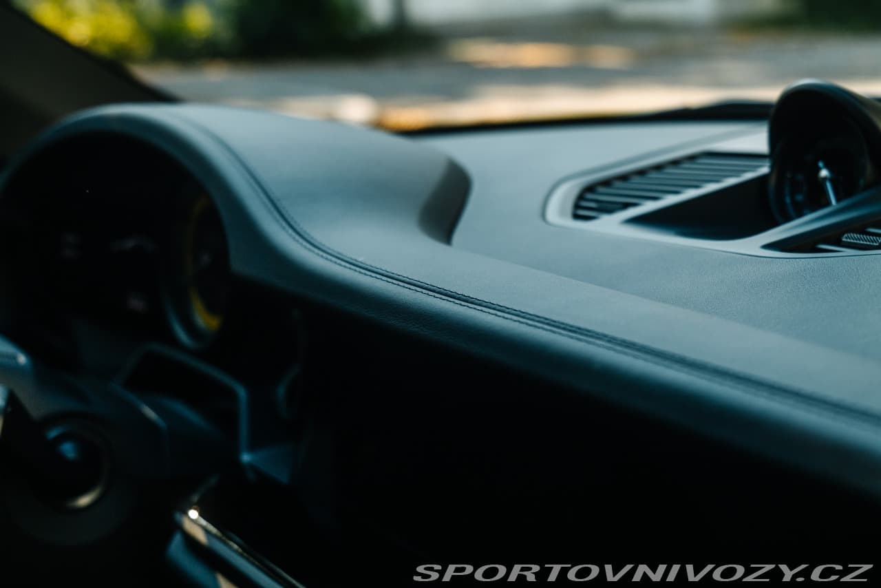 2023 Porsche 911 - 17