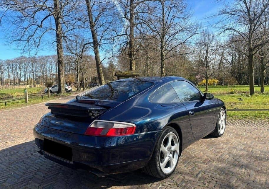 2000 Porsche 911 - 10