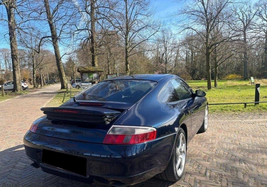 2000 Porsche 911 - 11