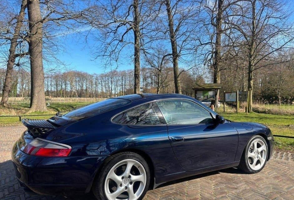 2000 Porsche 911 - 12