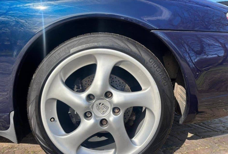 2000 Porsche 911 - 15