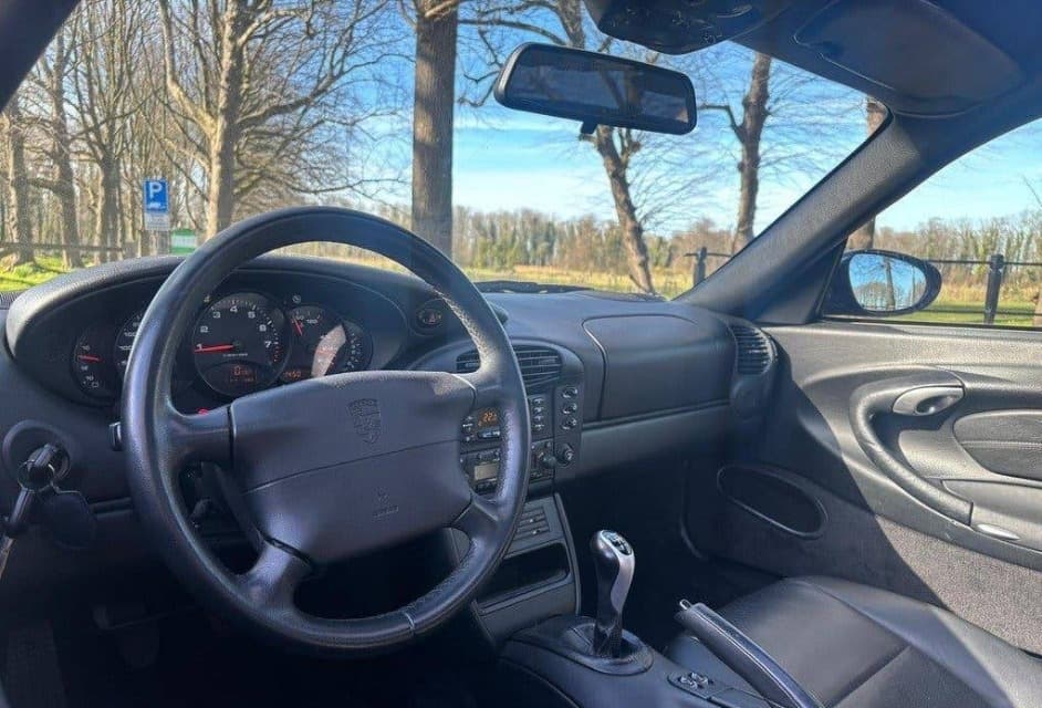 2000 Porsche 911 - 16