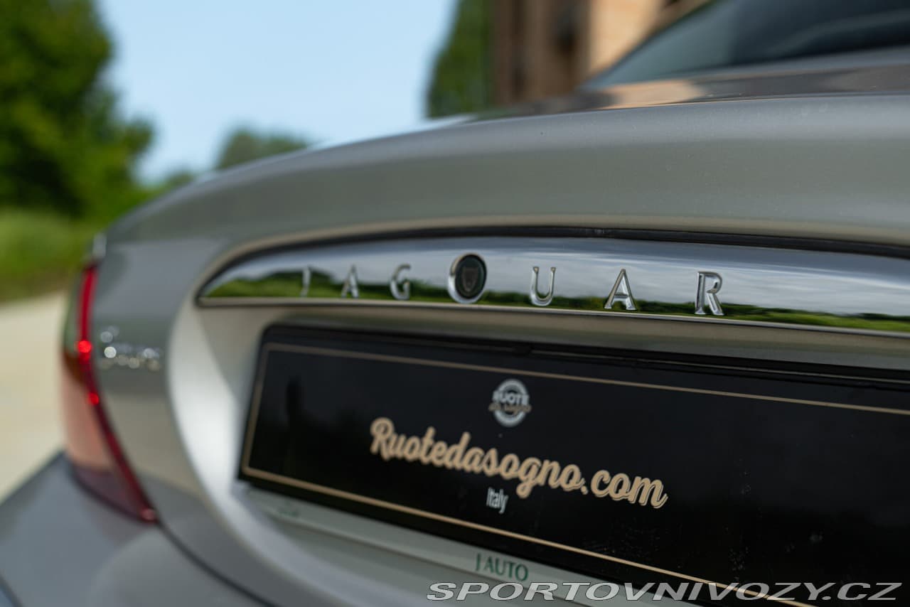 2004 Jaguar S-TYPE - 11