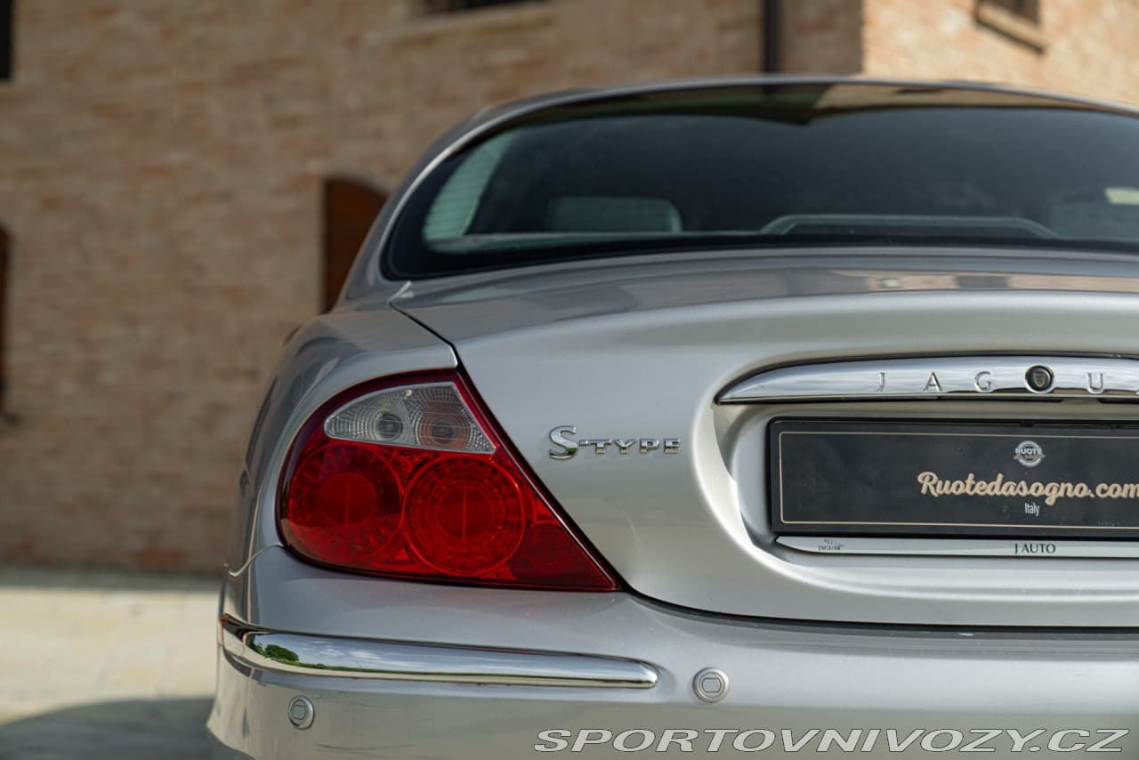 2004 Jaguar S-TYPE - 12