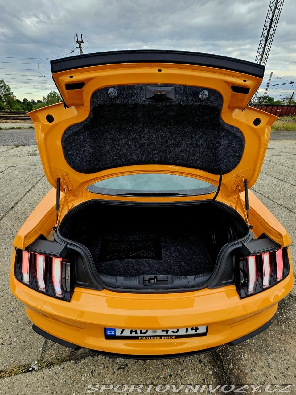 2018 Ford MUSTANG - 10