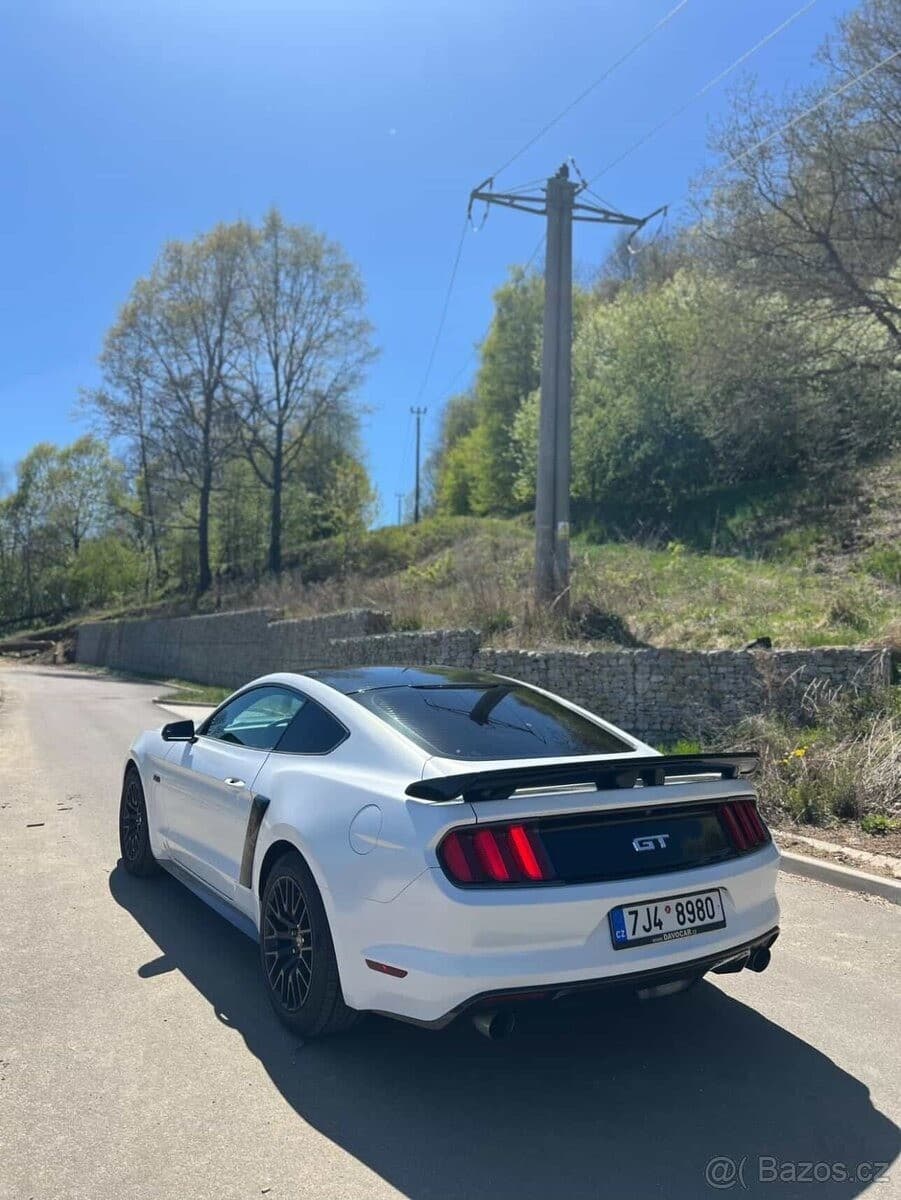 2016 Ford MUSTANG - 11