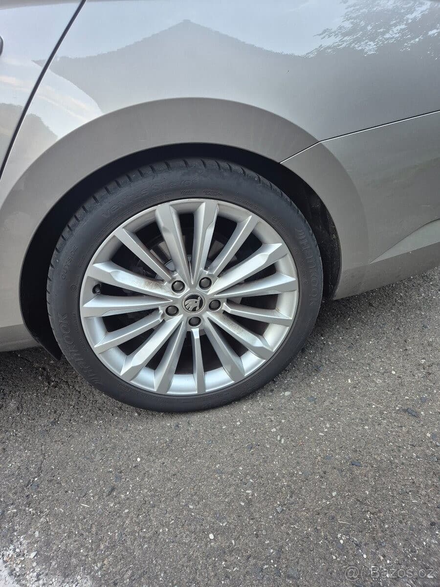 2017 Škoda SUPERB - 19