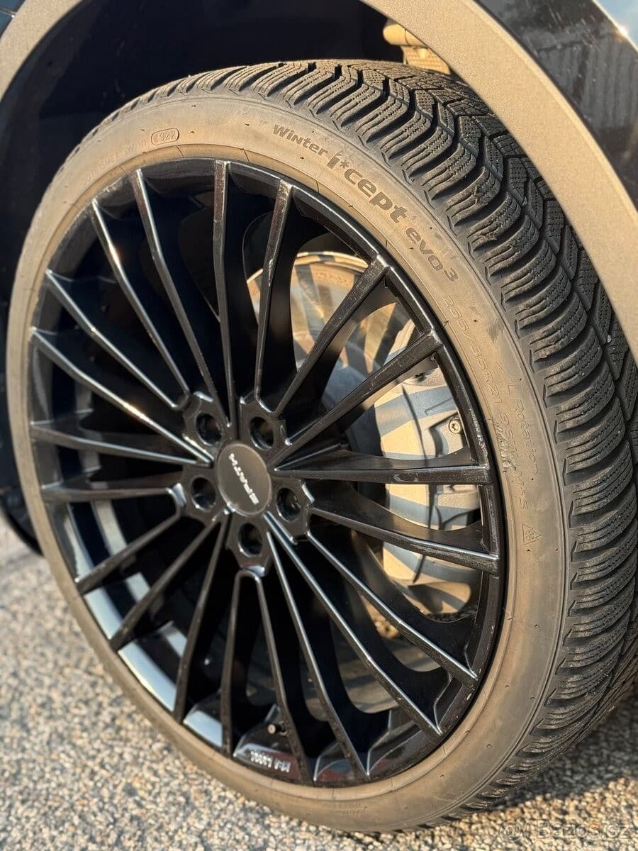 Tesla MODEL Y - 9