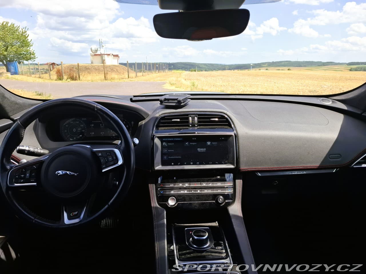 2019 Jaguar F-PACE - 9