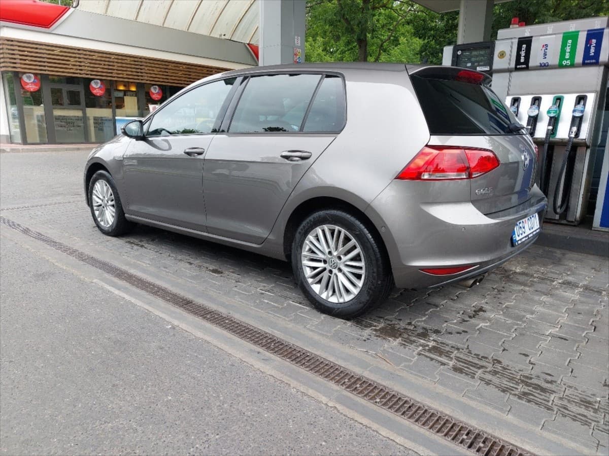 Volkswagen GOLF - 2