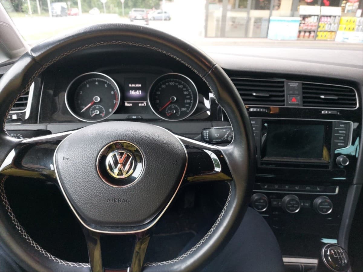 Volkswagen GOLF - 3