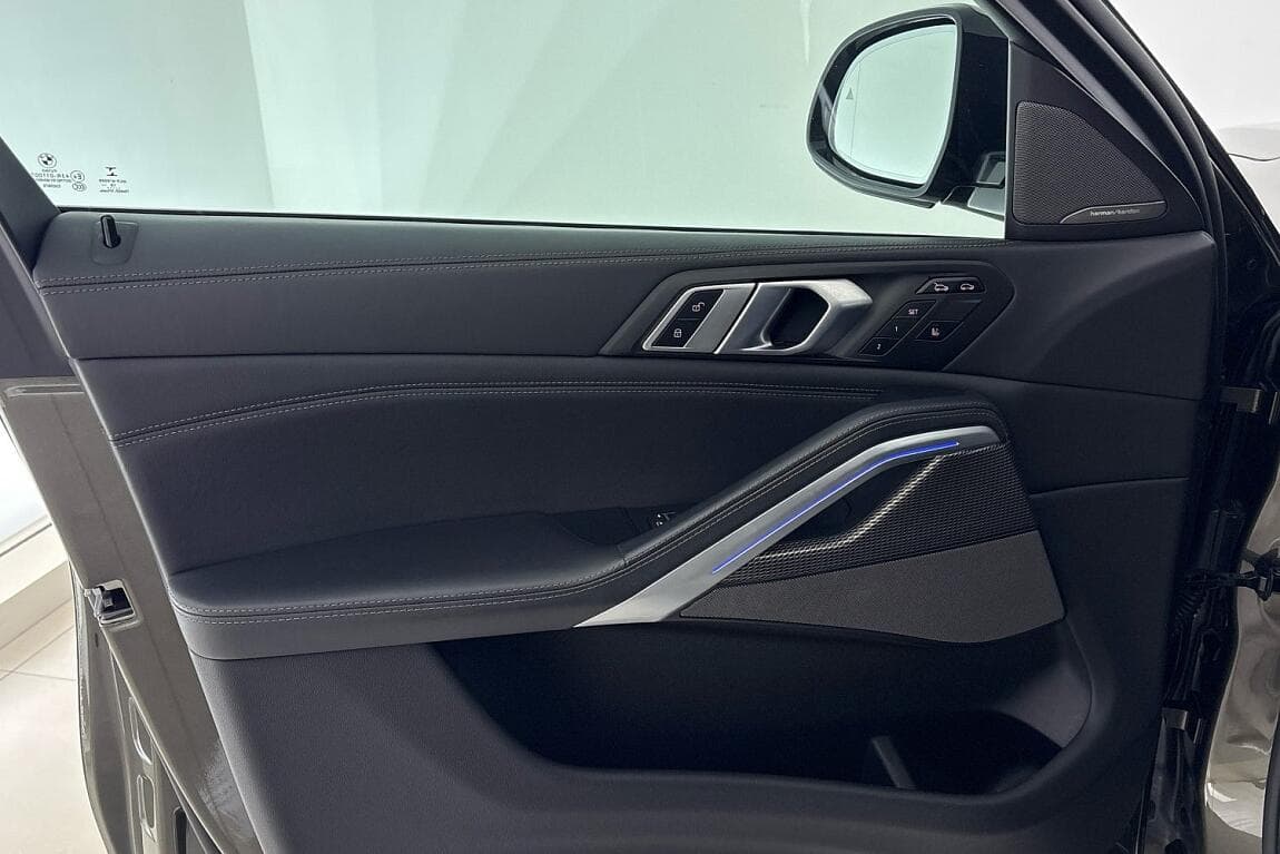 2020 BMW X6 - 16