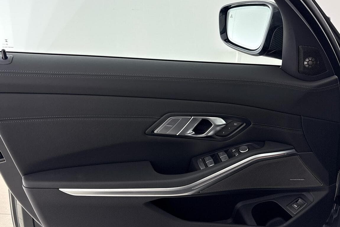 2025 BMW M3 - 15
