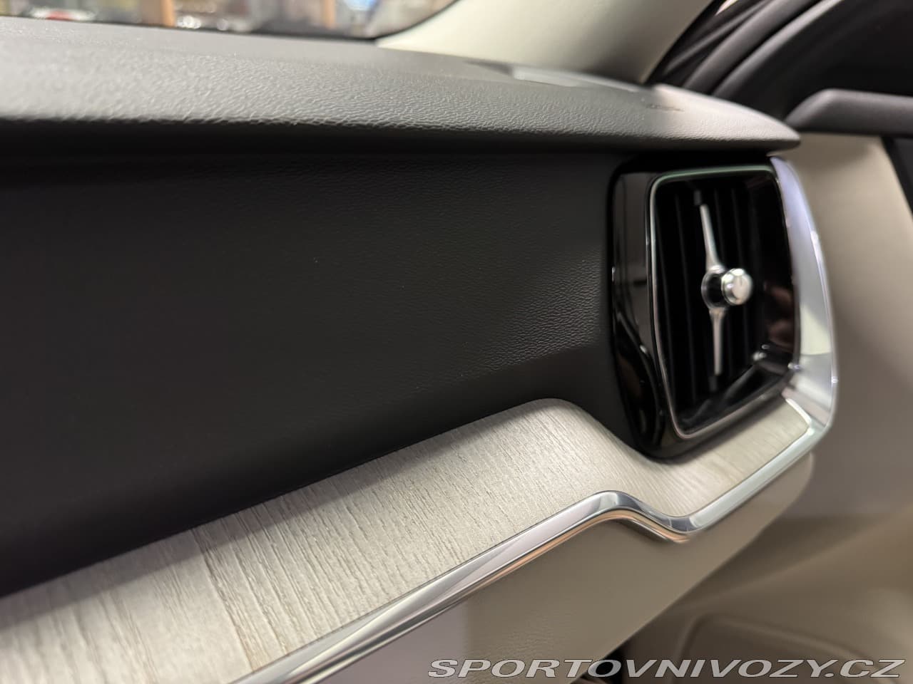 2024 Volvo V60 - 16