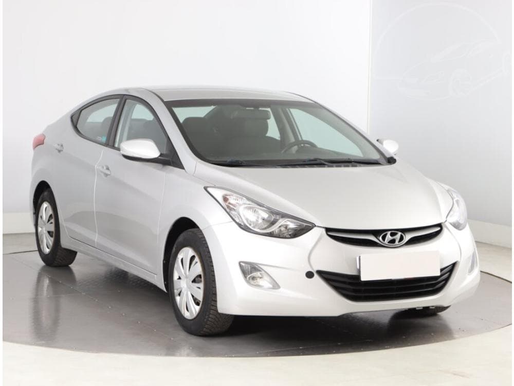 Hyundai Elantra 1.6, po STK, Tažné