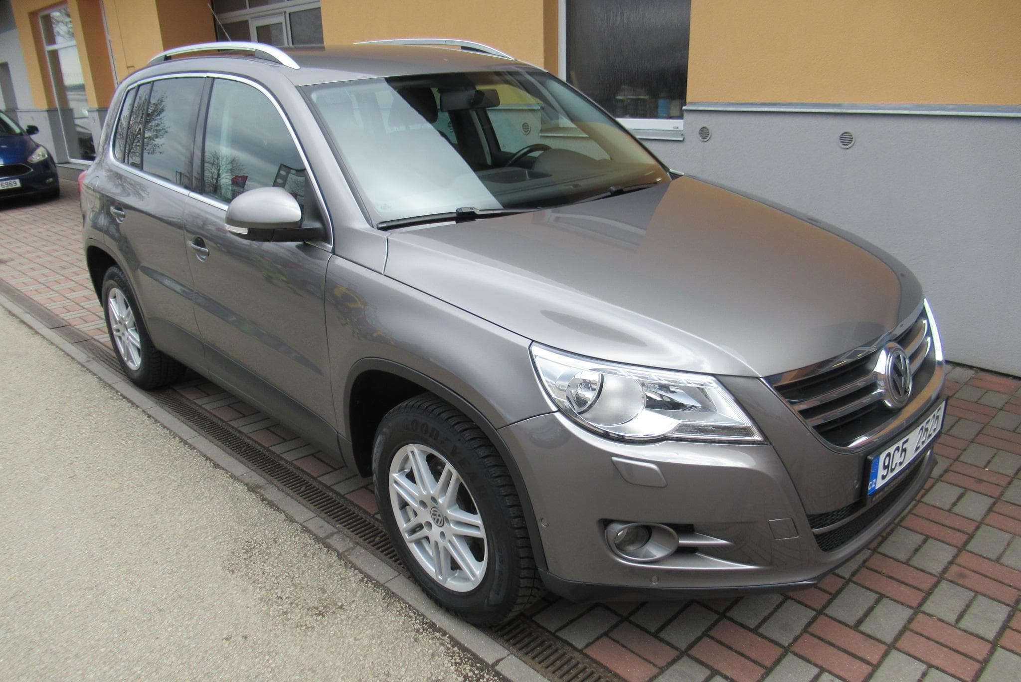2010 Volkswagen TIGUAN