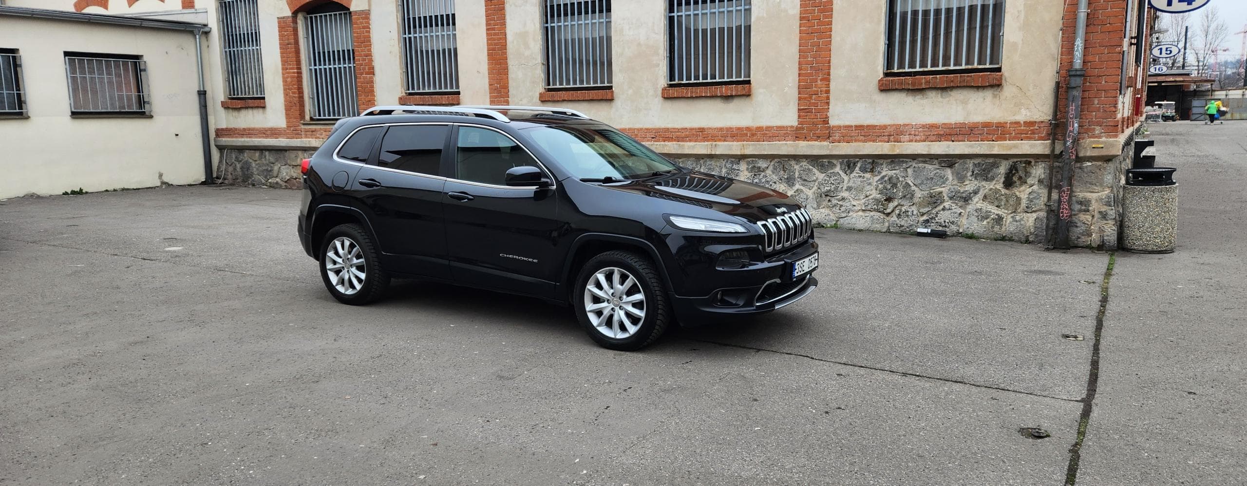 Jeep CHEROKEE