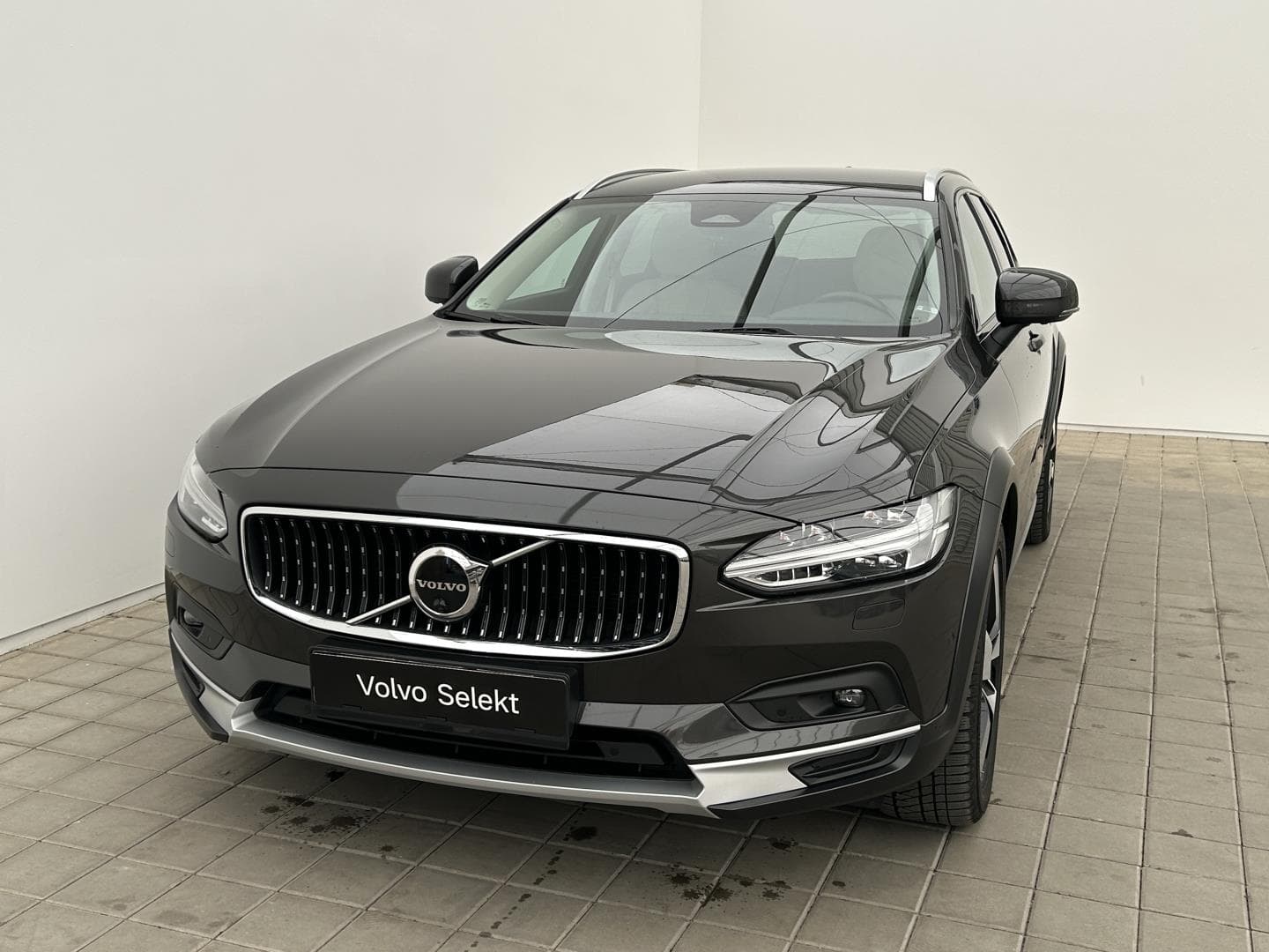 2022 Volvo V90