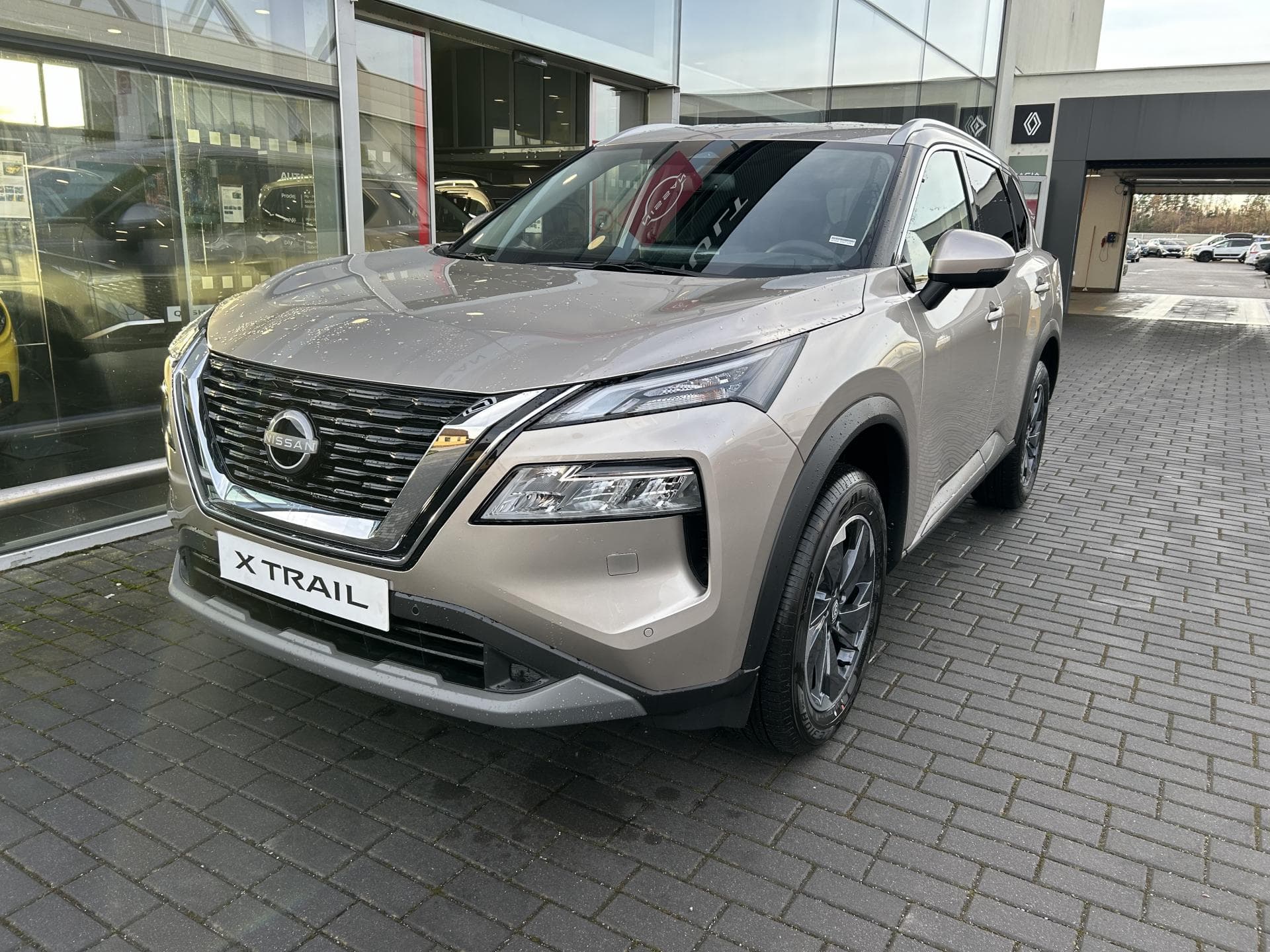 Nissan X-TRAIL