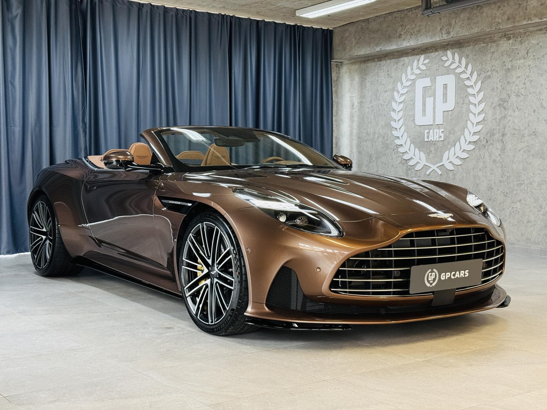 Aston Martin DB12