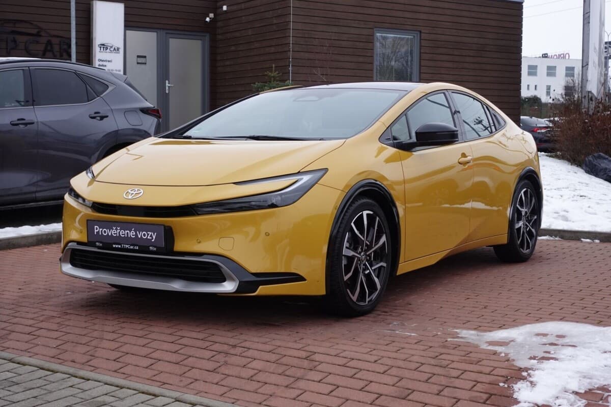 Toyota Prius 2.0 PHEV Executive sada komple