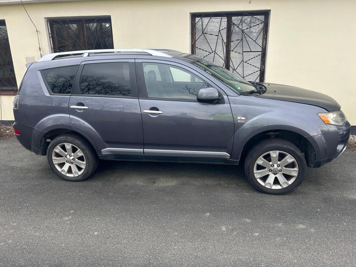 Mitsubishi Outlander 2.4 4x4 7 míst max. výbava
