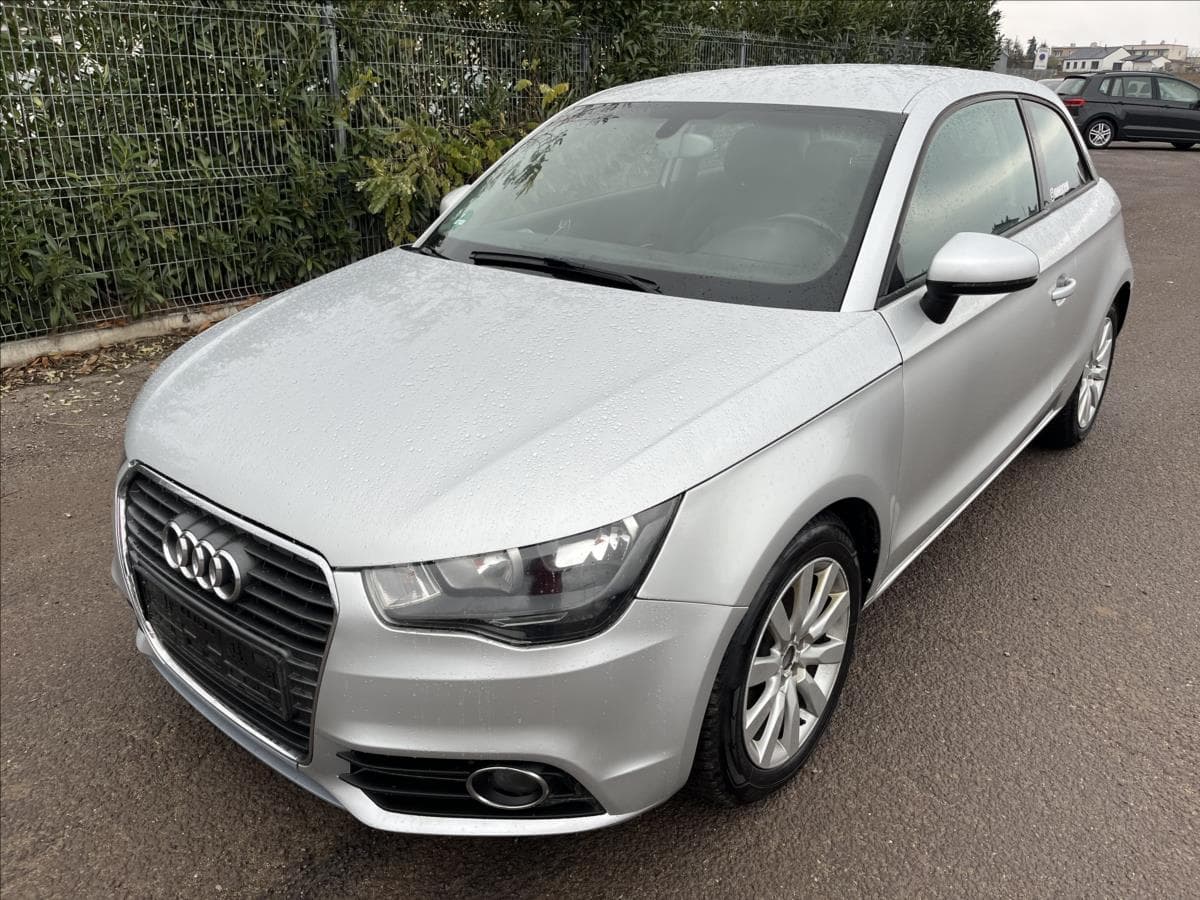 Audi A1 1,6 TDi KLIMA ROZVODY STK