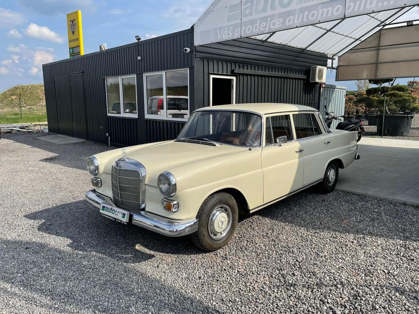 Mercedes-Benz Ostatní 2,0 200D