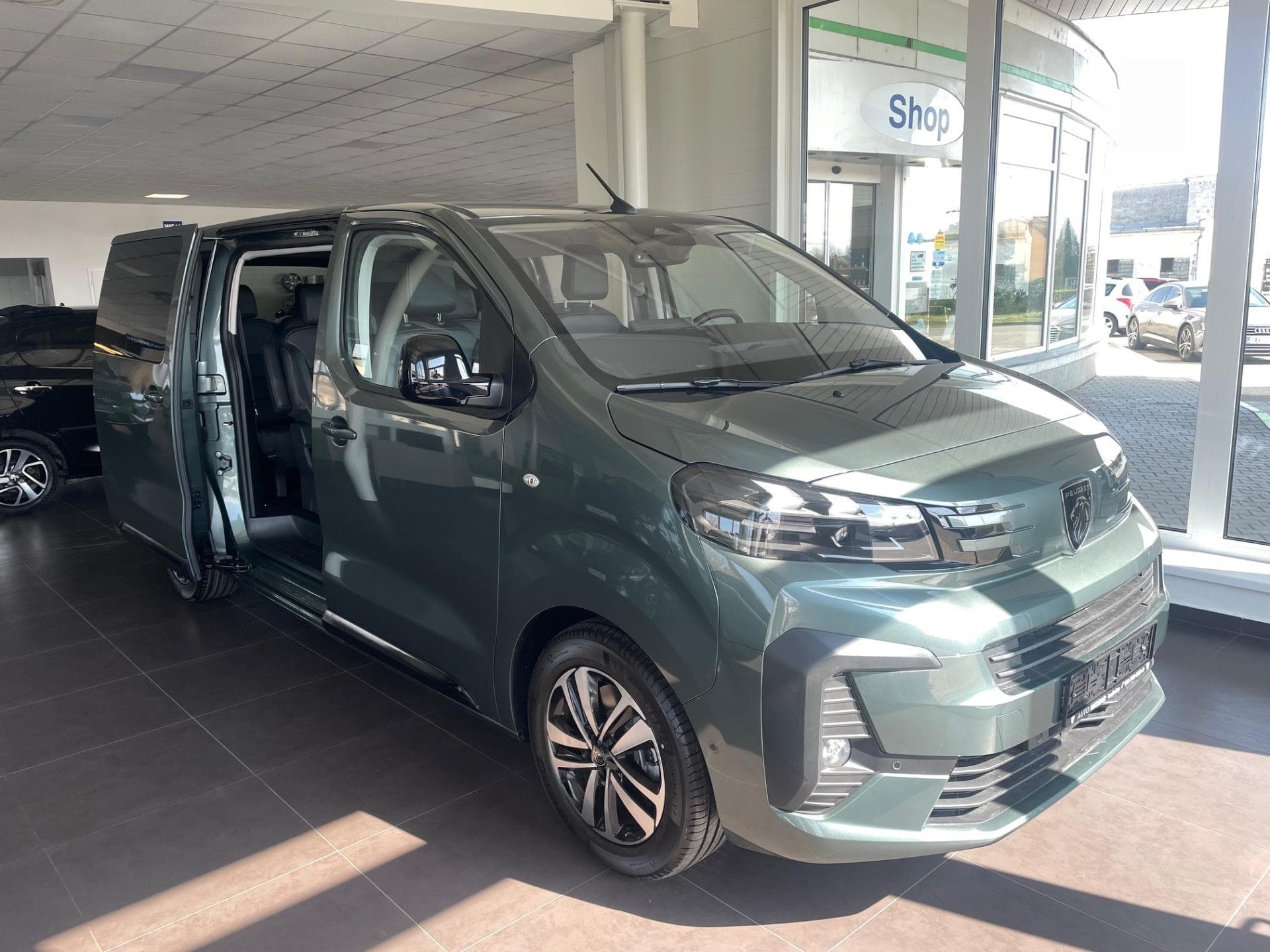 Peugeot TRAVELLER