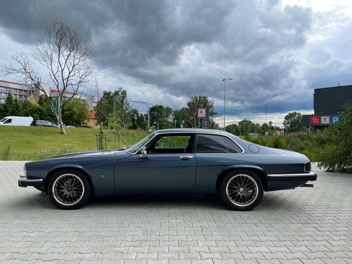 Jaguar XJ