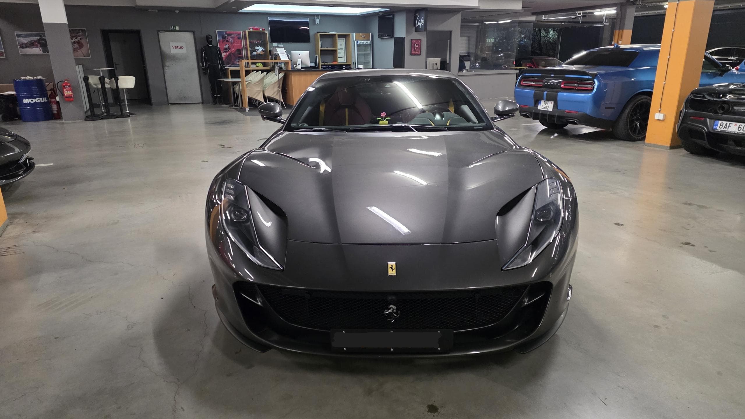 Ferrari 812 2roky ZÁRUKA plný SERVIS