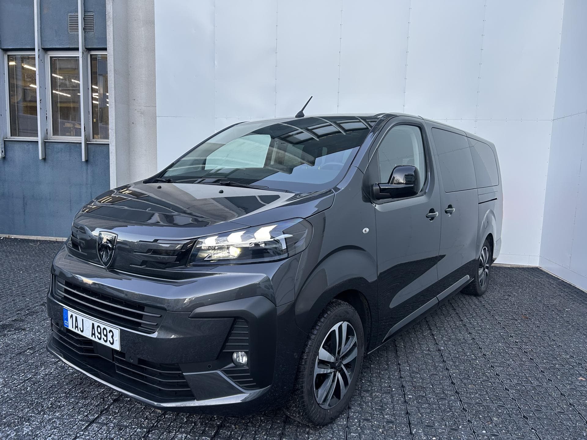 Peugeot TRAVELLER