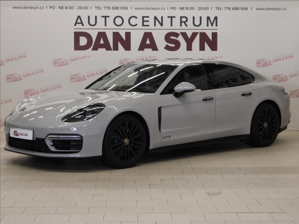 2025 Porsche PANAMERA