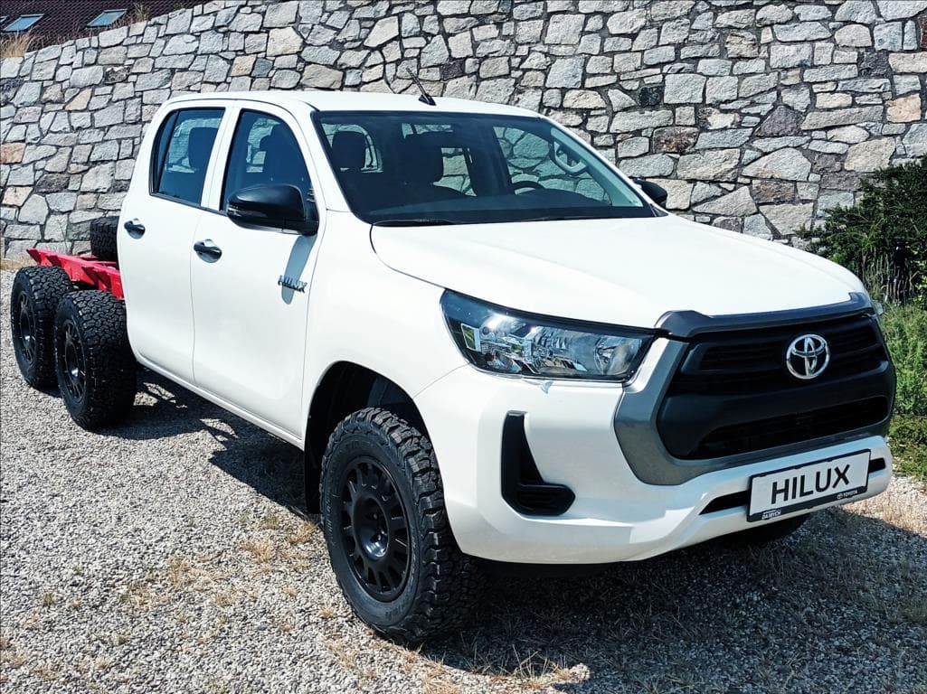 Toyota Hilux 6x6 2,4D-4D 6MT Live 6x6
