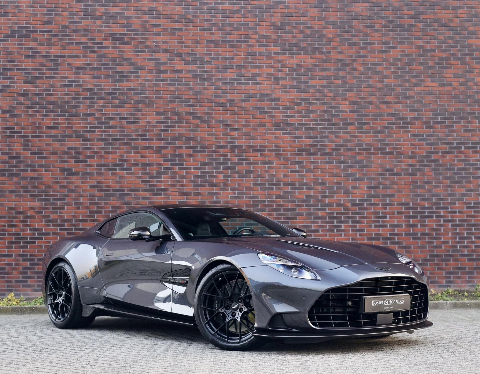 Aston Martin VANQUISH