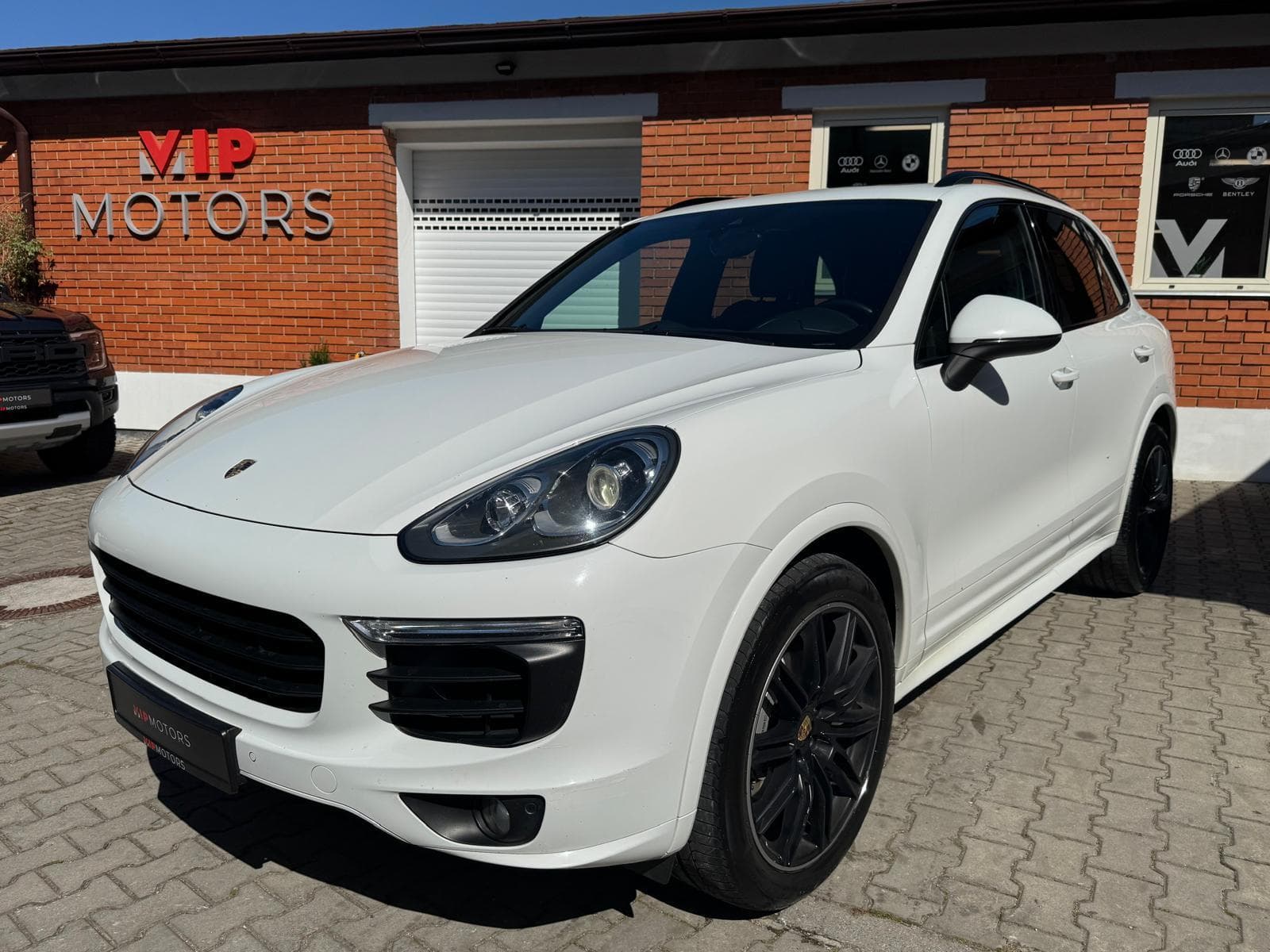 2016 Porsche CAYENNE